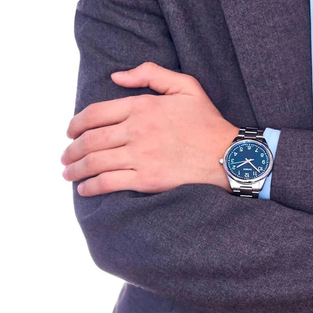 casio watch for men simple relogio waterproof business casual watch mtp v005d 2b4 steel belt series Man wearing blue dial watch