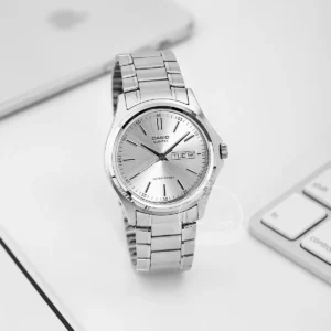 Silver metal watch with day.