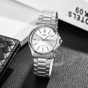 Silver metal Casio watch